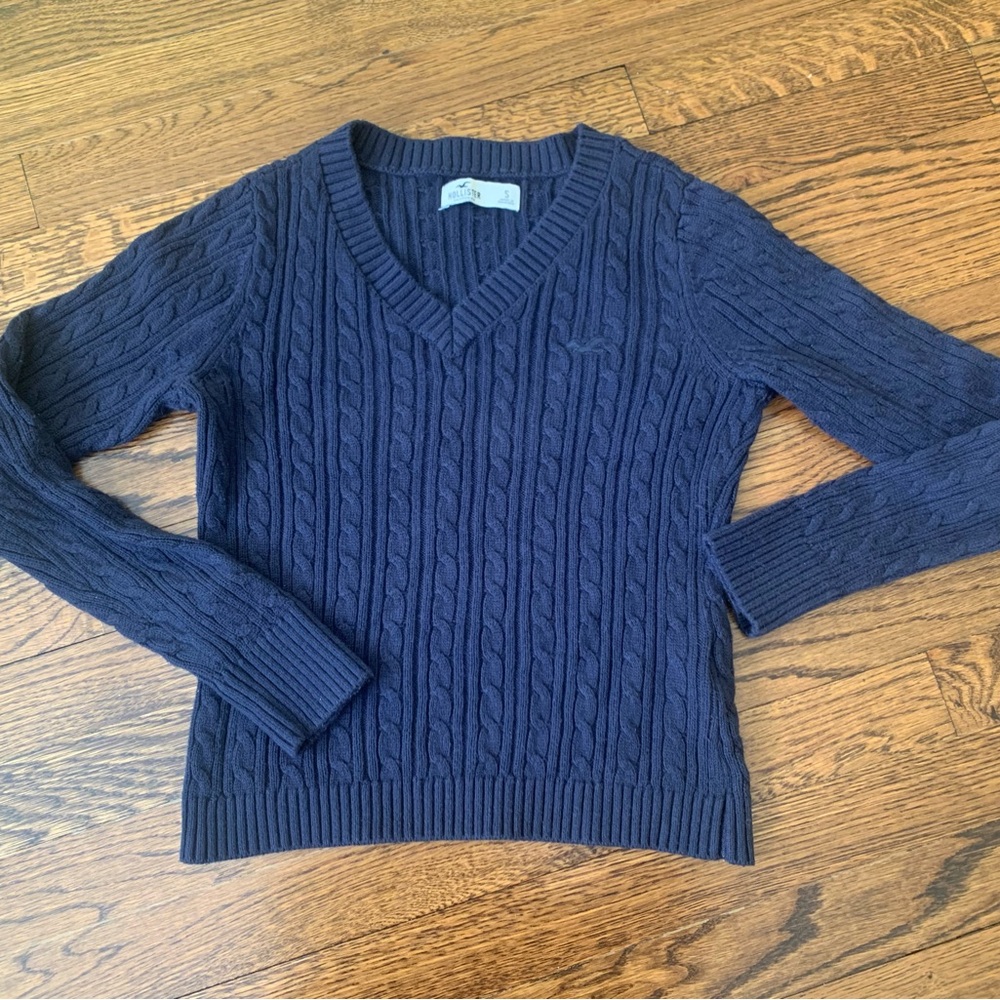 Hollister icon cable v-neck sweater
